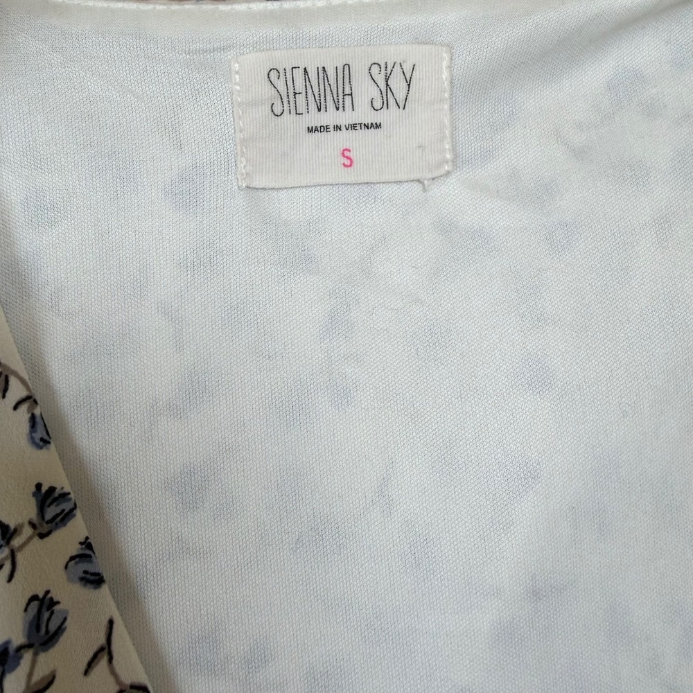 Sienna Sky Women Blue Floral High Low Wrap Dress Short Flutter Sleeve White S - Picture 2 of 7